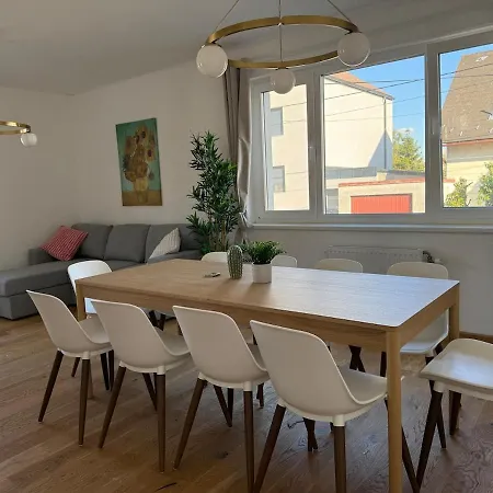 4 Bedroom Stylish House With Garden 公寓 维也纳附近格拉斯多夫