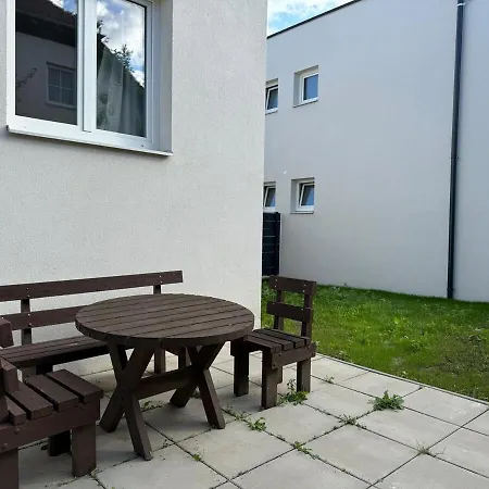 4 Bedroom Stylish House With Garden 维也纳附近格拉斯多夫