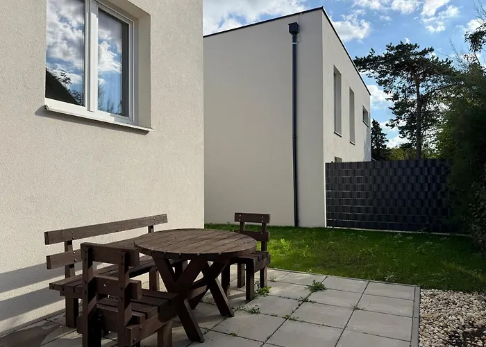 4 Bedroom Stylish House With Garden