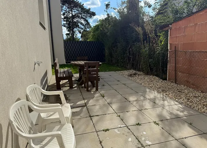 4 Bedroom Stylish House With Garden Gerasdorf bei Wien