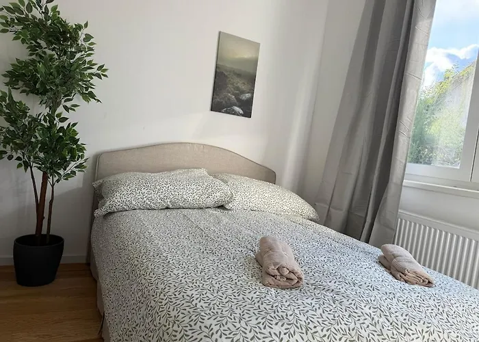 4 Bedroom Stylish House With Garden * Gerasdorf bei Wien