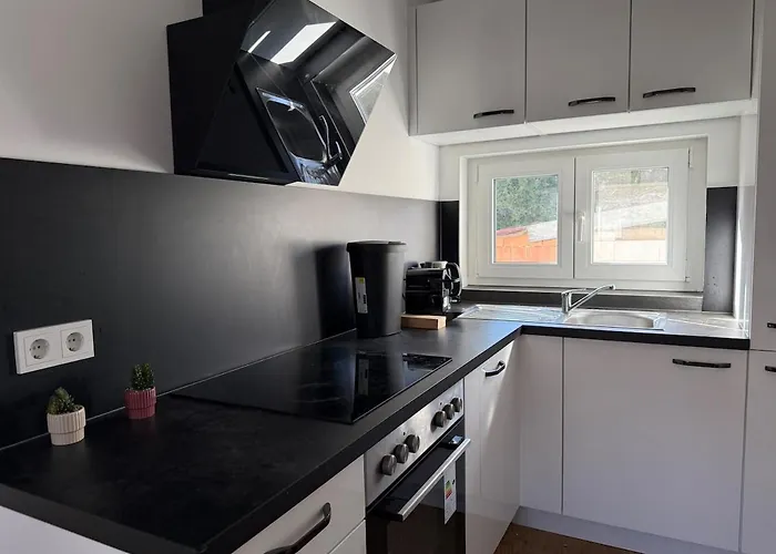 4 Bedroom Stylish House With Garden