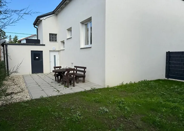 4 Bedroom Stylish House With Garden Appartement