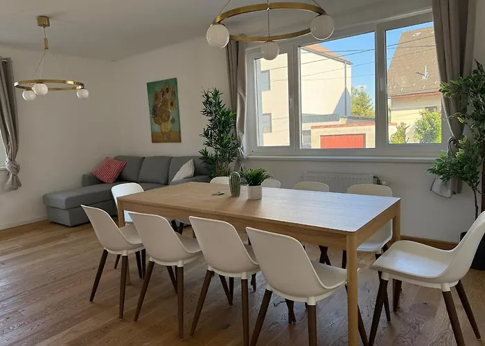 4 Bedroom Stylish House With Garden Appartement Gerasdorf bei Wien