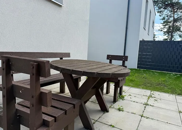 4 Bedroom Stylish House With Garden *