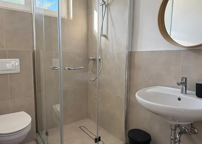 4 Bedroom Stylish House With Garden Appartement